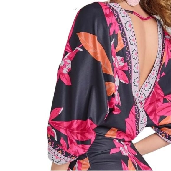 NWOT VENUS Navy & Pink Floral Bodycon Dress V-Back Cutout Plus Sz 1X - Picture 4 of 8